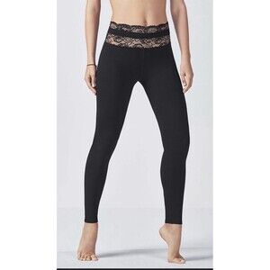 Fabletics Define PowerHold High-Waisted Legging Size Medium